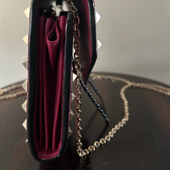 VALENTINO GARAVANI Rockstud
Wallet On A Chain - Picture 9 of 12